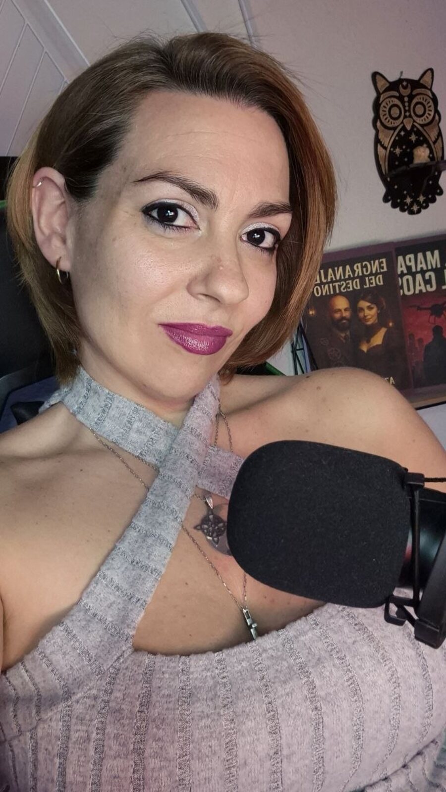 Azucena Luque en su espacio de grabación